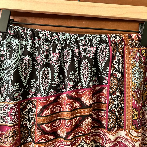 BEDFORD FAIR 90s Pretty Vintage knee length polyester skirt. Size M - Picture 5 of 6